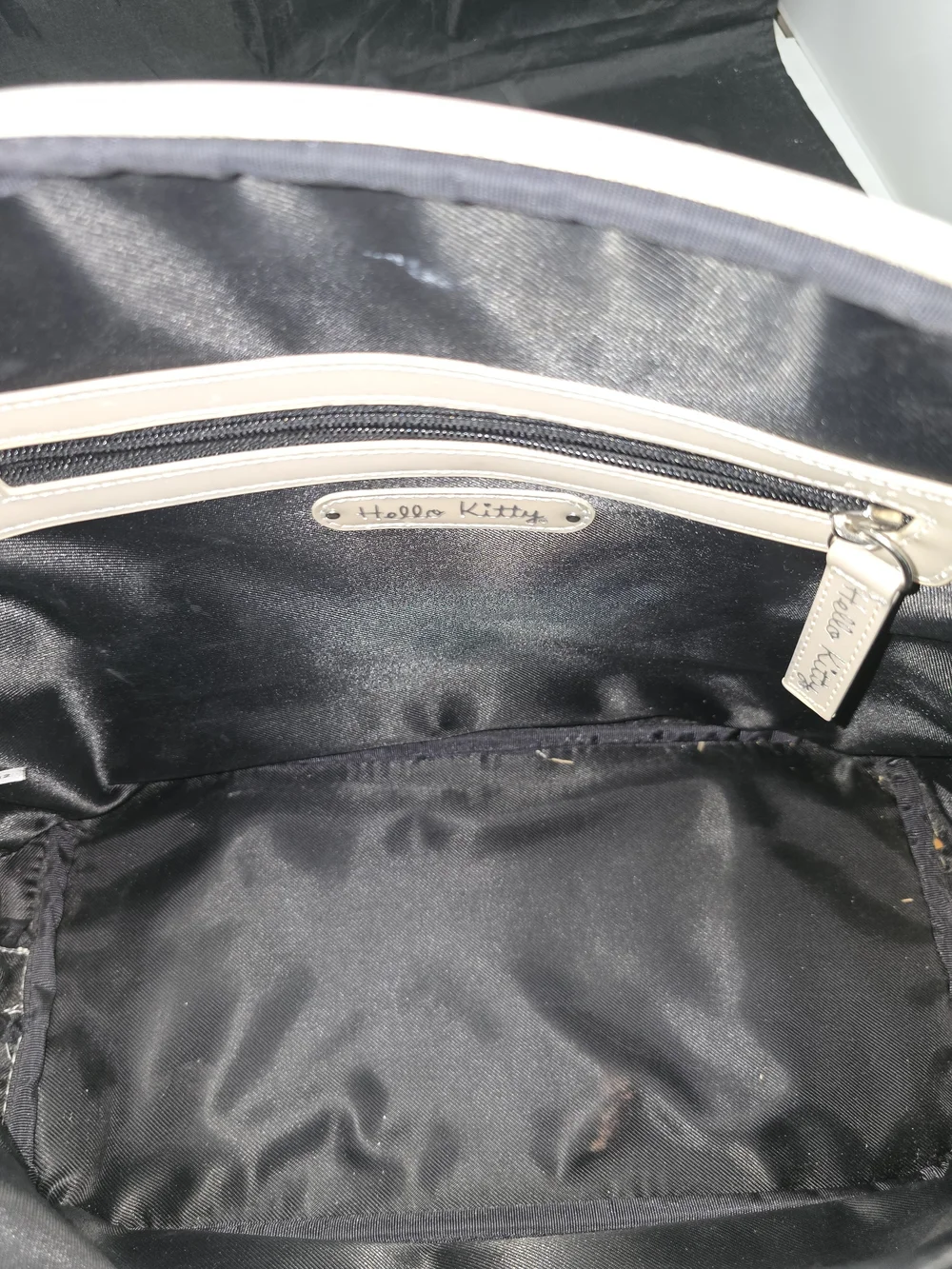 HELLO KITTY LOUNGEFLY EMBOSSED PATENT DOME SATCHEL BAG CREAM PEARL BOW PURSE